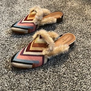 Warm colors, like new condition, clean